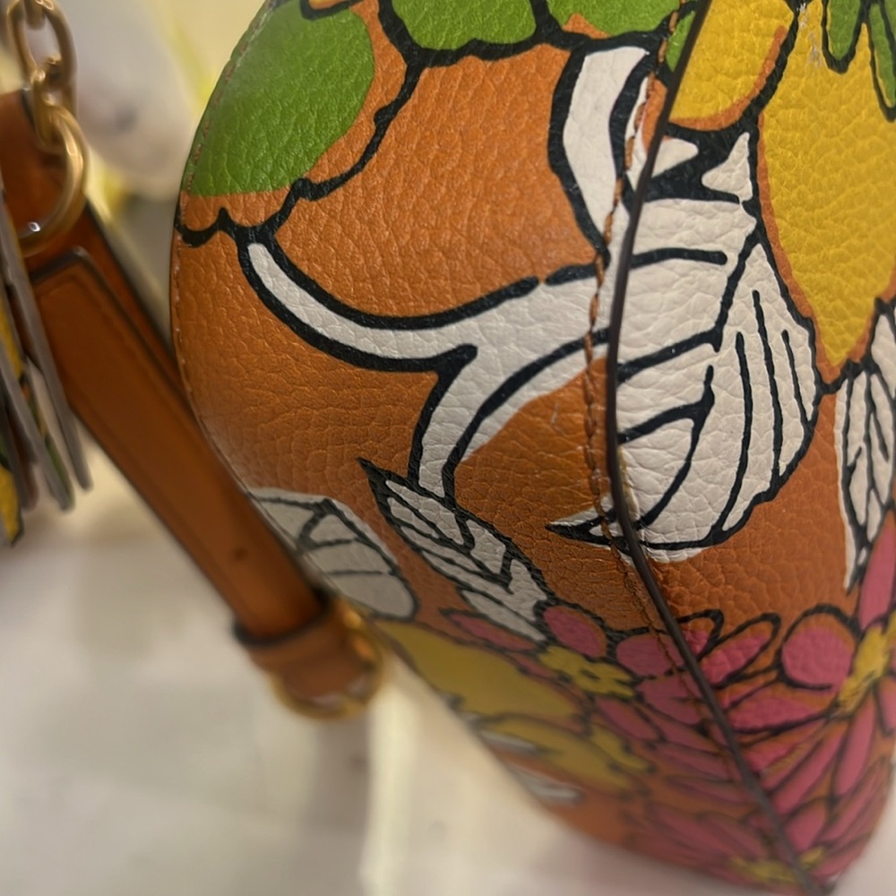 Tory Burch camera bag crafted of leather with floral motif. - Picture 6 of 17